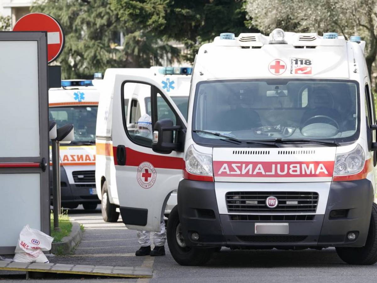 Cadavere avvistato nel Naviglio Pavese: l