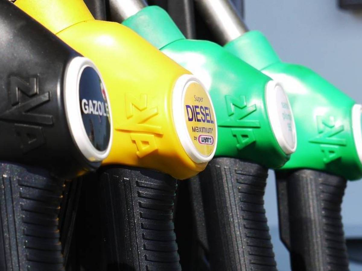 caro carburante a milano il record con il gasolio a 27 euro al litro da Ilgiornale.it caro carburante a milano il record con il gasolio a 27 euro al litro