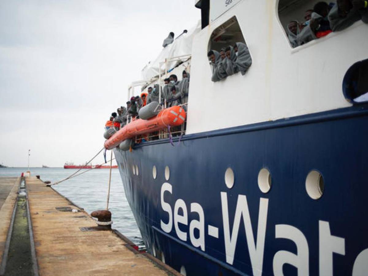 le toghe ancora in soccorso delle ong libera la nave di sea watch