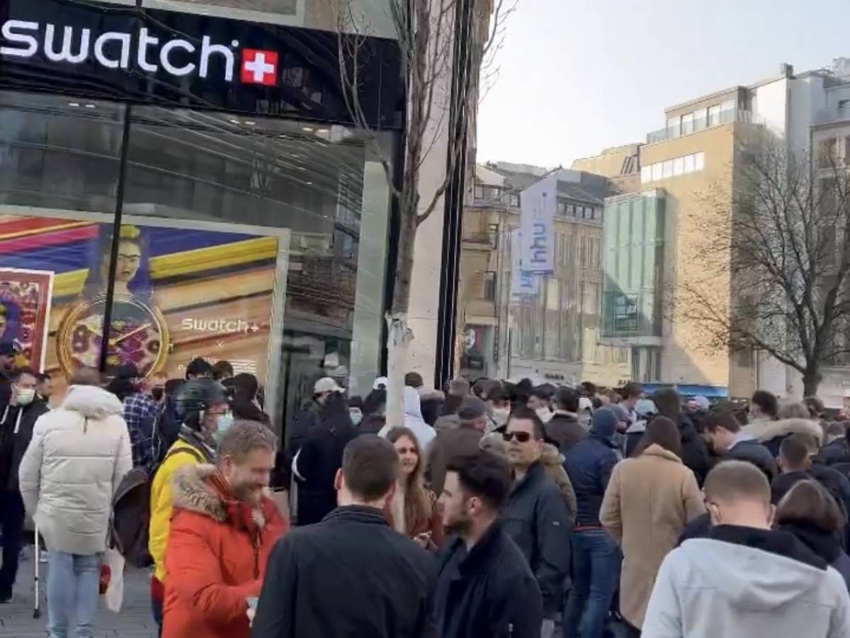swatch porta samsung in tribunale il sospetto copia i nostri orologi da Ilgiornale.it swatch porta samsung in tribunale il sospetto copia i nostri orologi