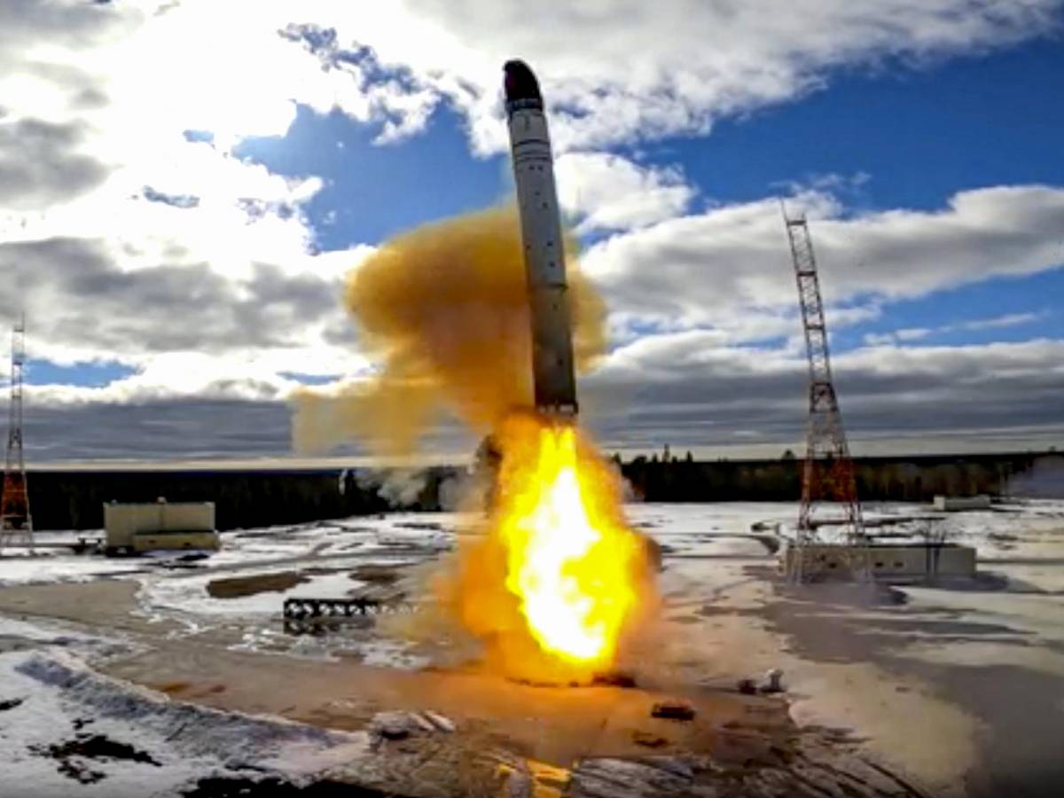 il missile sarmat pronto al dispiegamento ecco la nuova arma nucleare di putin da Ilgiornale.it il missile sarmat pronto al dispiegamento ecco la nuova arma nucleare di putin