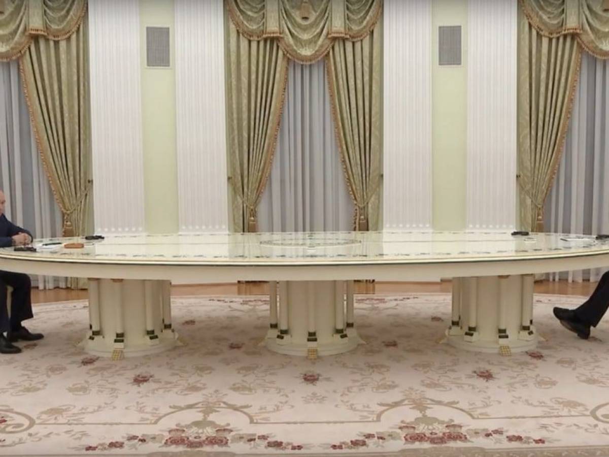 Путин длинный стол