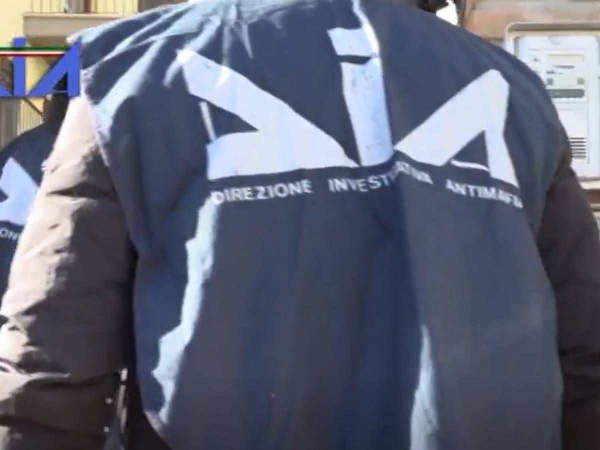 Associazione mafiosa, 25 arresti ad Aprilia: in manette anche il sindaco