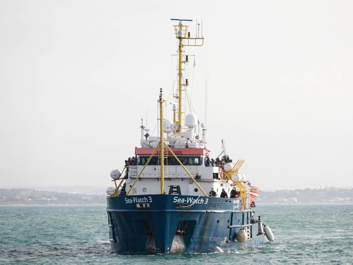 migranti 45 giorni di stop per la nave di sea watch la ong ora denuncia penale da Ilgiornale.it migranti 45 giorni di stop per la nave di sea watch la ong ora denuncia penale