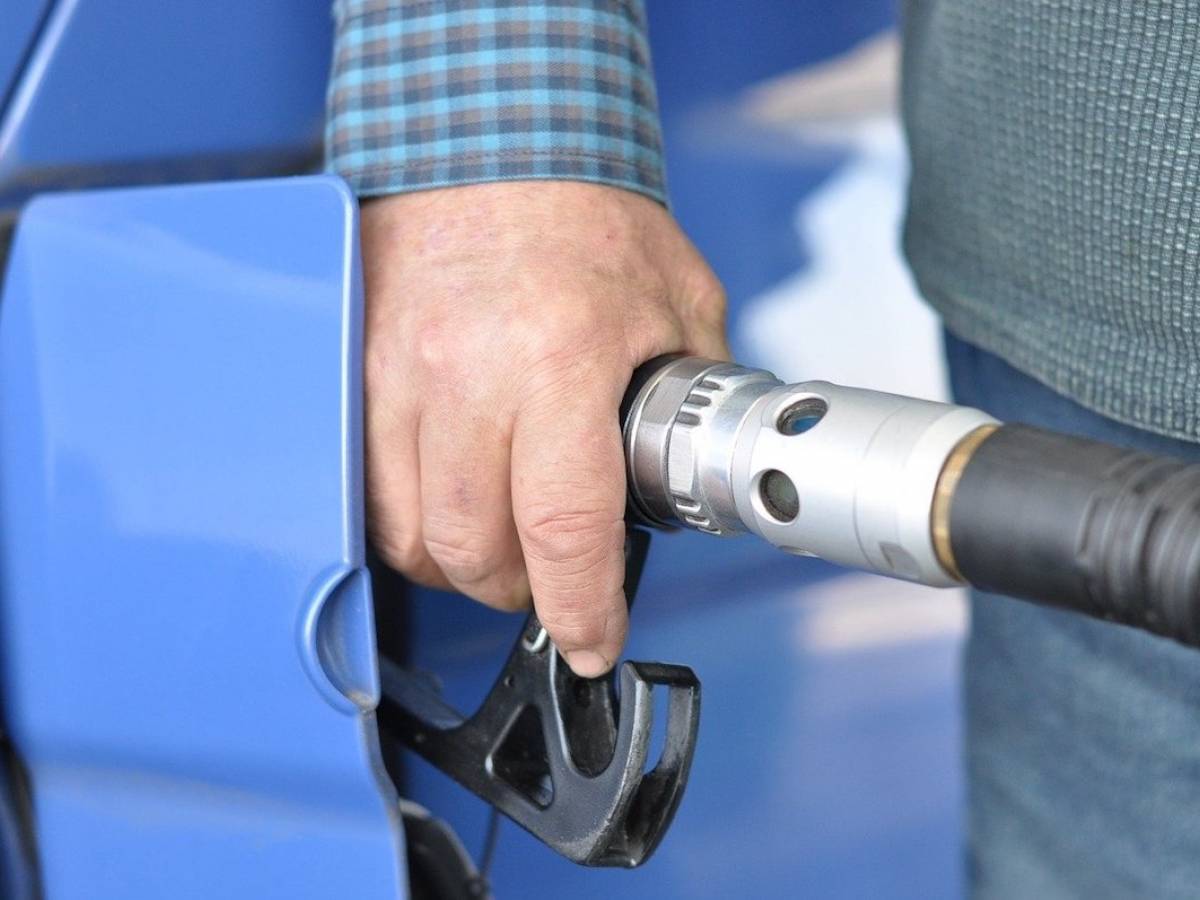 Pompa di benzina: ecco il trucco per risparmiare