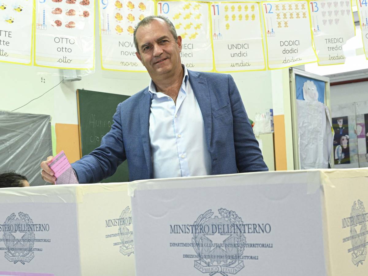 De Magistris, flop a Napoli. Ma lui insiste il Giornale