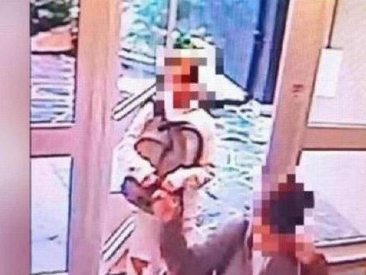 Torturò, violentò e uccise la 12enne Lola Daviet. Ergastolo alla 24enne Dahbia Benkired Torturò, violentò e uccise la 12enne Lola Daviet. Ergastolo alla 24enne Dahbia Benkired