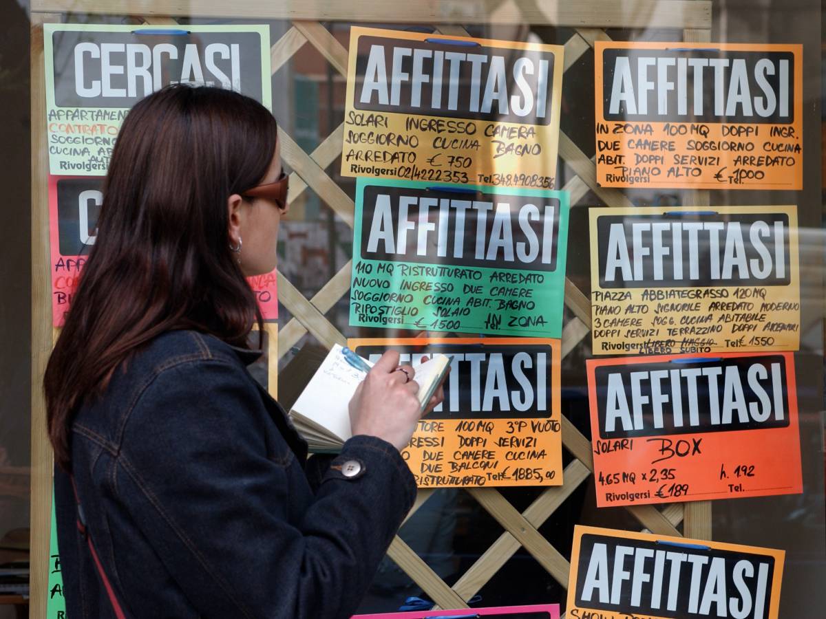 c8217232 una citt224 che chiude ristoranti e negozi sotto scacco degli affitti