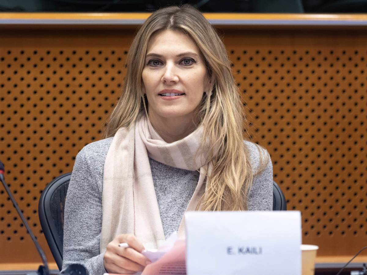 Tagli da 20 e 50 euro nelle valigie: quanti soldi aveva la Kaili - il ...