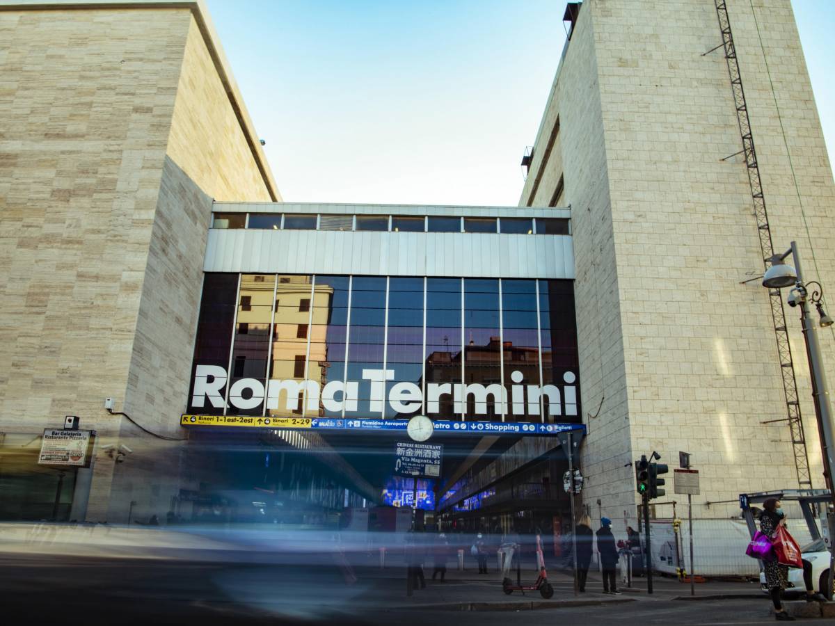 Pestano e riducono in fin di vita un uomo, poi un