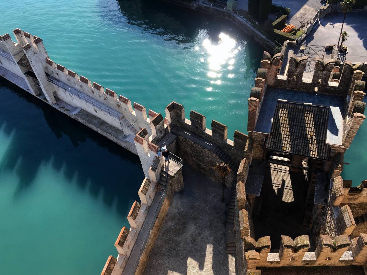si tuffa nel garda per salvare un bambino e non riemerge da Ilgiornale.it si tuffa nel garda per salvare un bambino e non riemerge