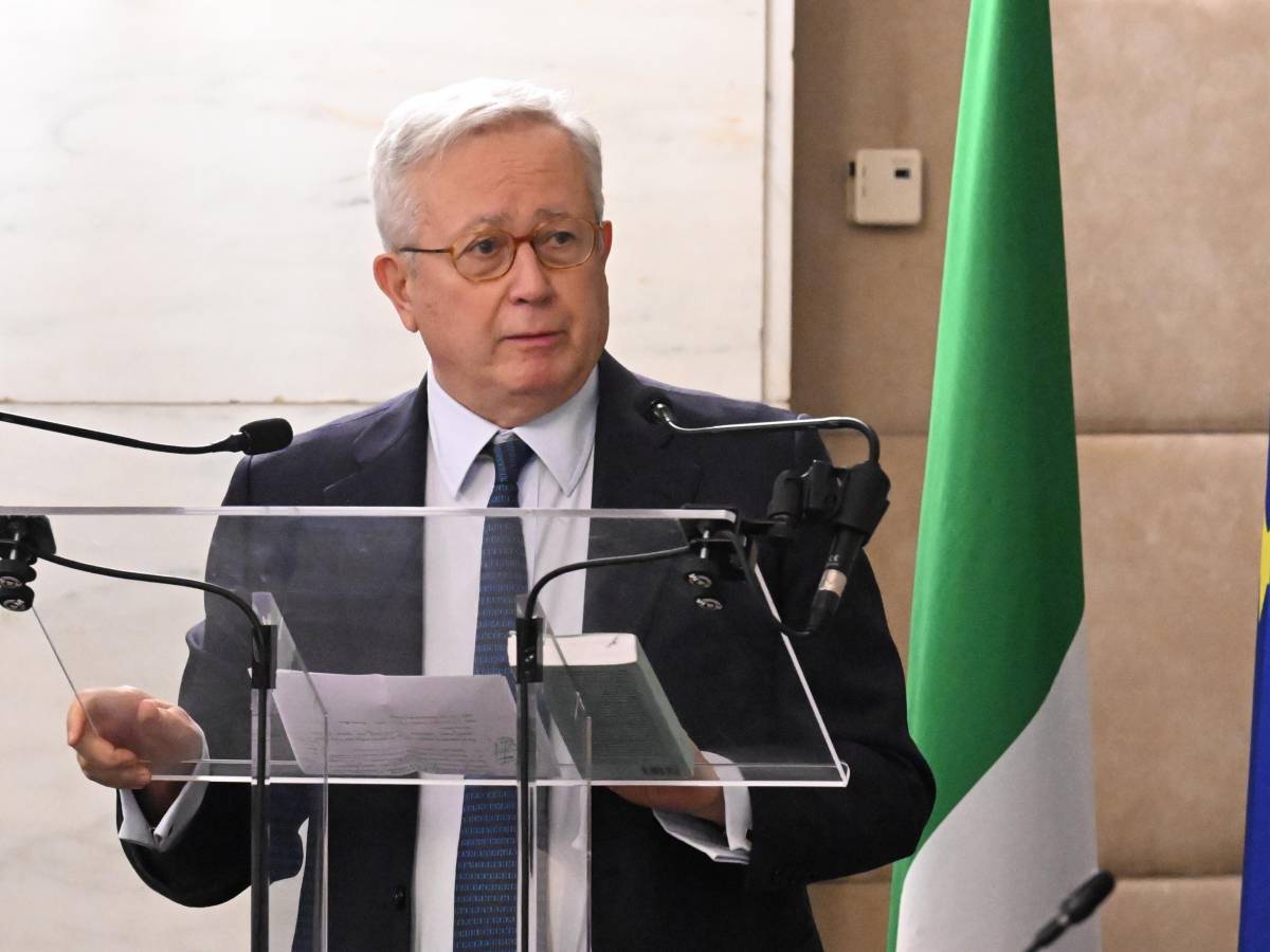 La nera profezia di Tremonti: "Spariranno pensioni e sanità" La nera profezia di Tremonti: "Spariranno pensioni e sanità"