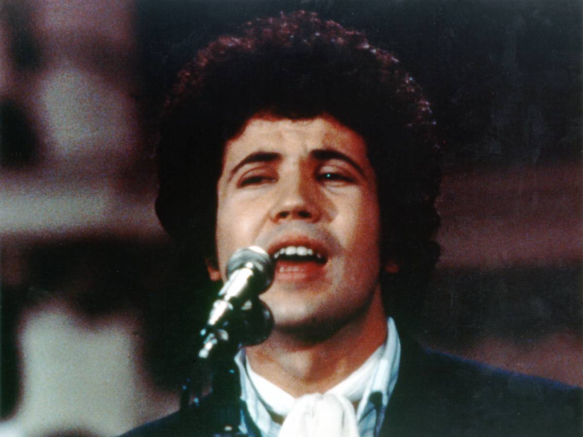 Molteno, polemiche sulla via dedicata a Lucio Battisti: è scontro fra cittadini e Comune Molteno, polemiche sulla via dedicata a Lucio Battisti: è scontro fra cittadini e Comune