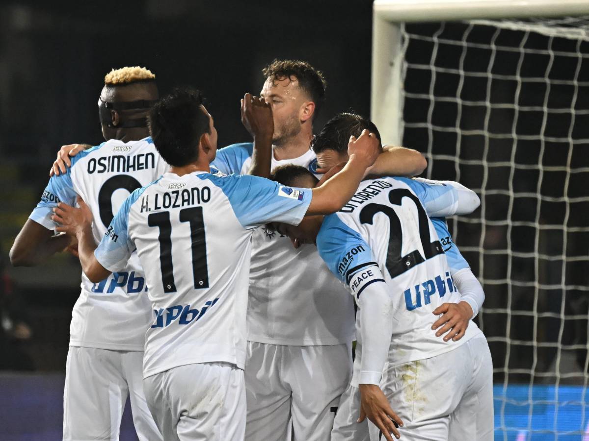 O Napoli também se desloca para o Empoli e amplia para cima: termina 2-0
