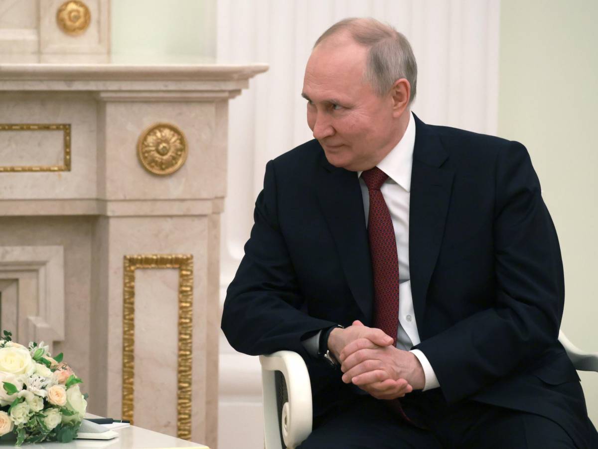 „Putin könnte wie die Nazis und Milosevic im Gefängnis landen.“ Und er ging zu den Kindern auf der Krim „Putin könnte wie die Nazis und Milosevic im Gefängnis landen.“ Und er ging zu den Kindern auf der Krim