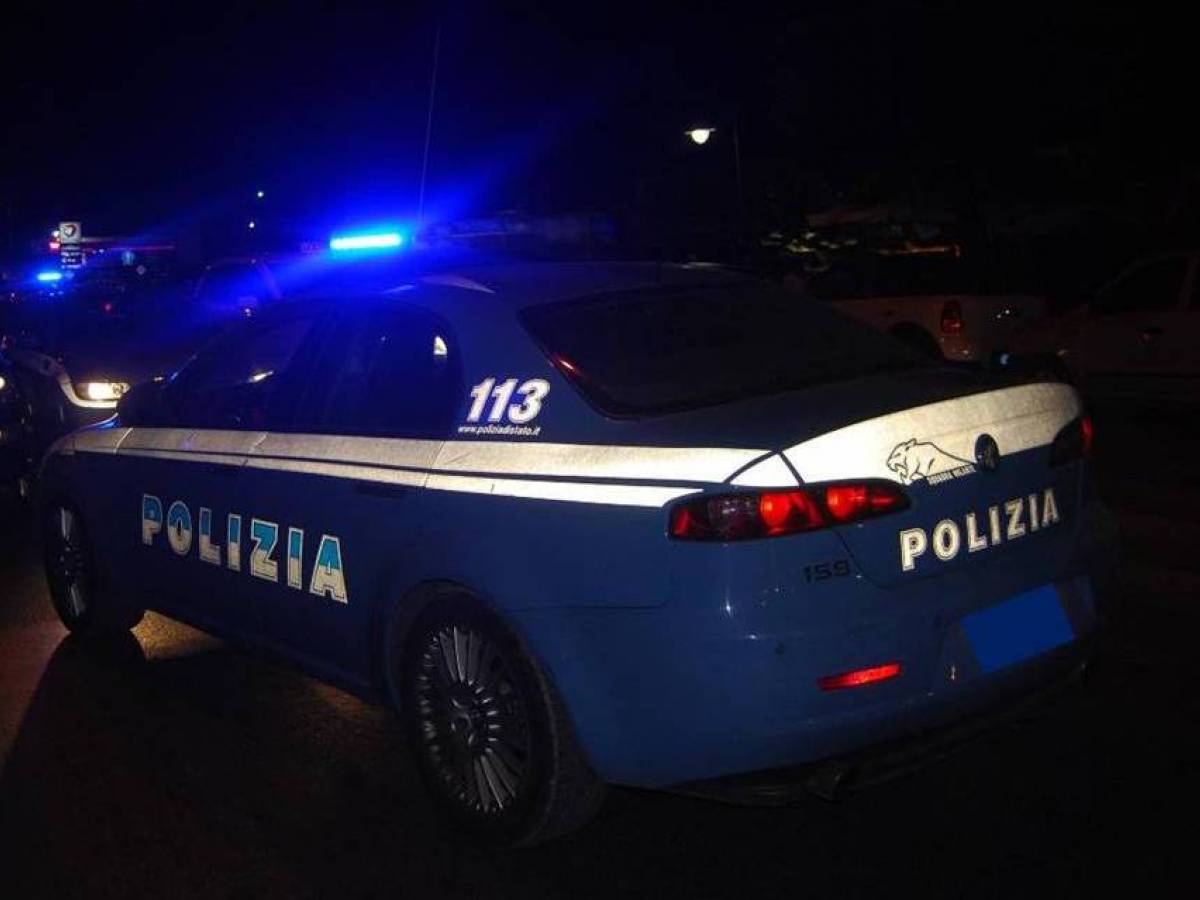 Milano, accoltellato da tre stranieri per un borsello: grave un 32enne Milano, accoltellato da tre stranieri per un borsello: grave un 32enne