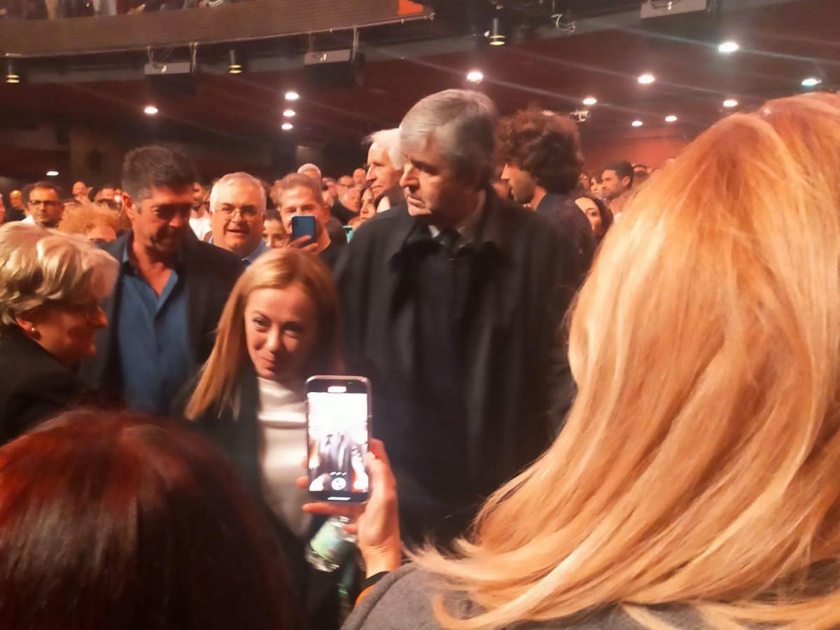 «El karaoke me favoreció con Macron».  Meloni en el desfile de Checco Zalone «El karaoke me favoreció con Macron».  Meloni en el desfile de Checco Zalone