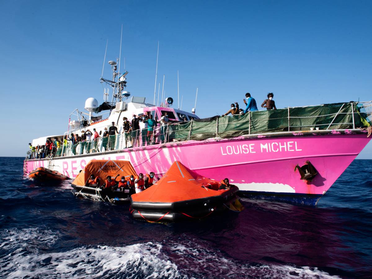 "Criminale, accusato di rapimento". Anche la Ong di Banksy attacca Salvini