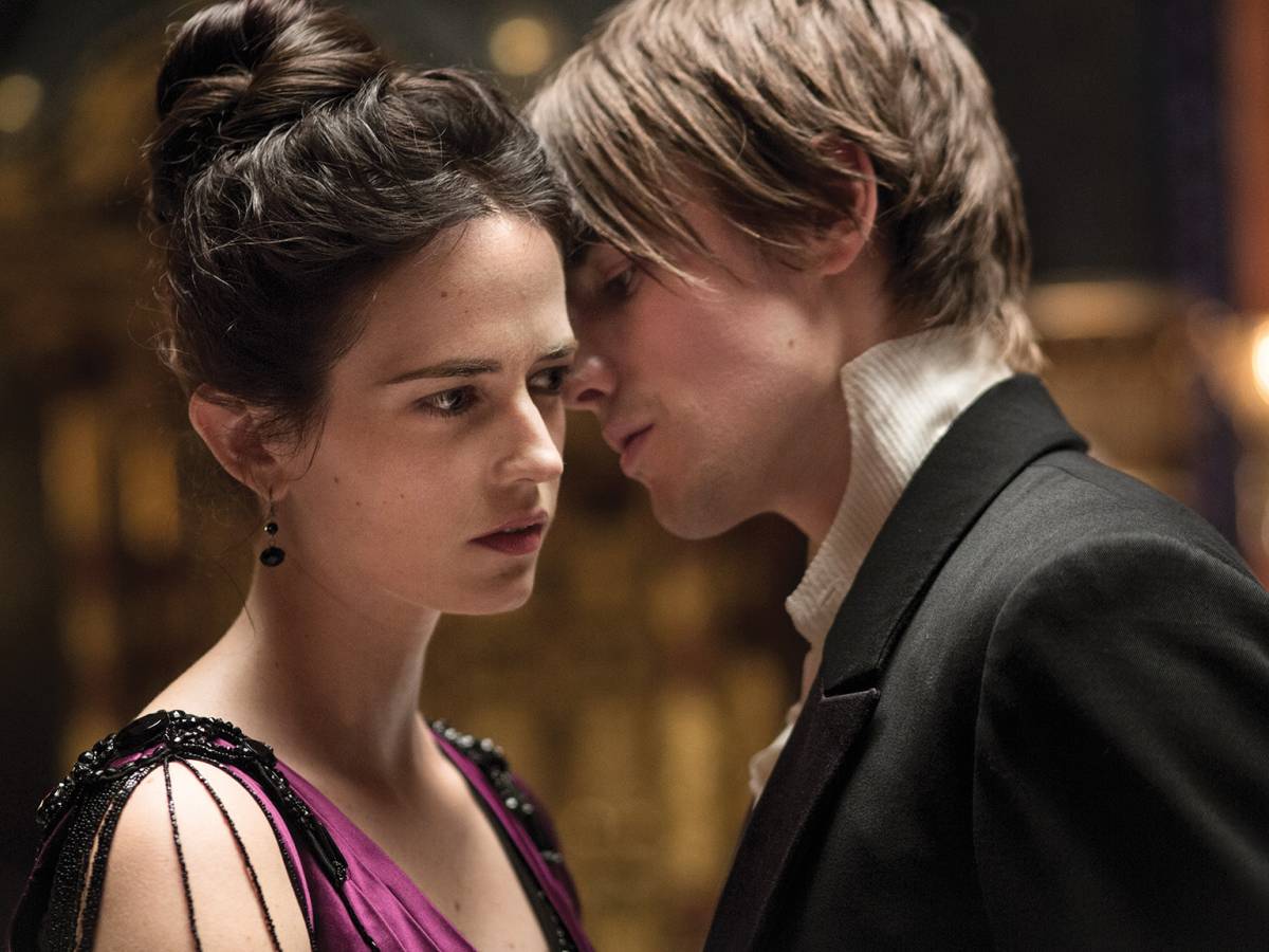 Horror has never been so intimate: Penny Dreadful are (re) back