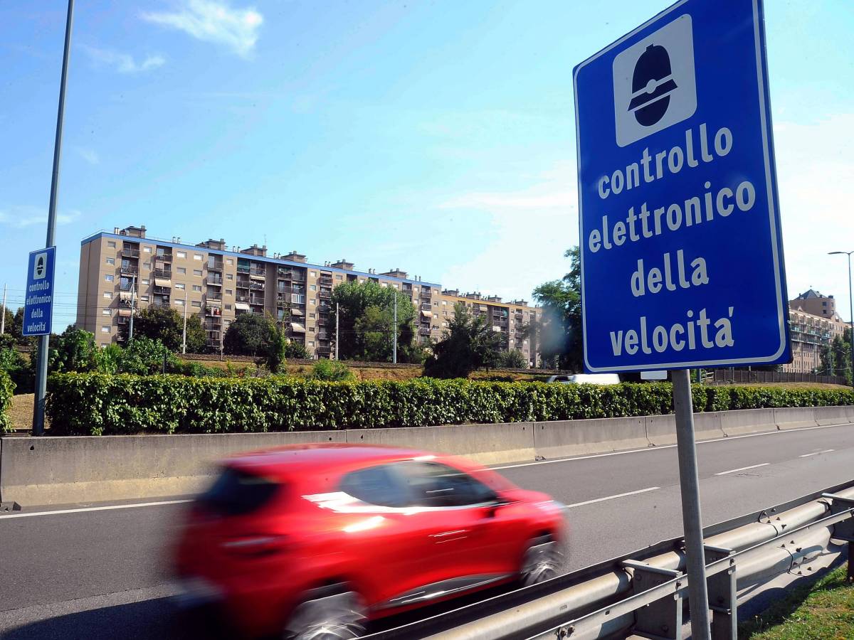 Autovelox, per la Cassazione multa nulla se il rilevatore non è ben  visibile 