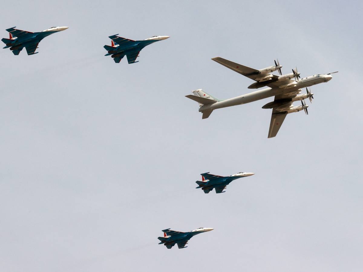 Incursioni russe vicino all’Alaska: nuovi caccia intercettati dagli Usa, cresce la tensione con la Nato