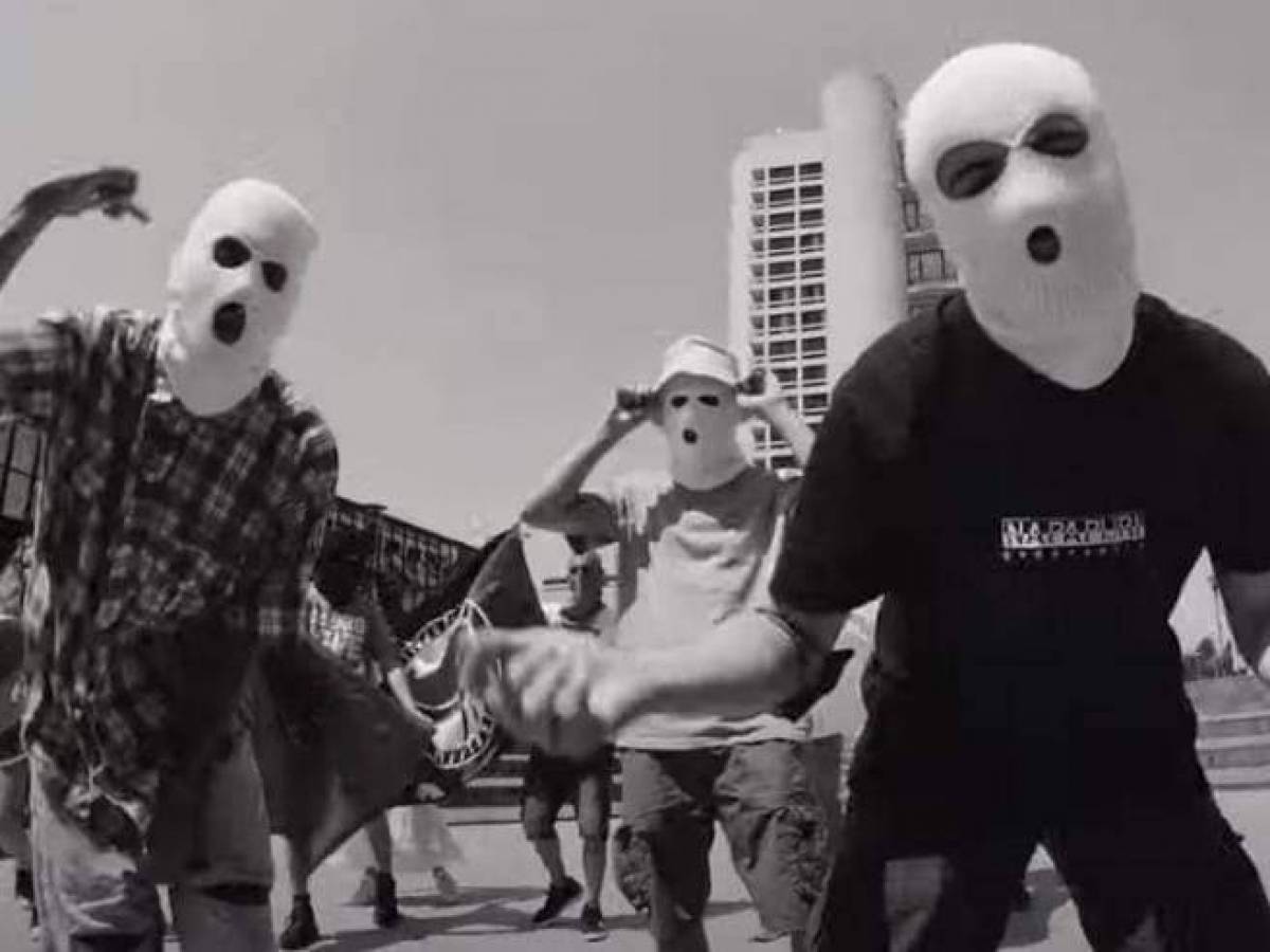 Inneggiano alle Br e cantano "morte al Pm": la band "P38" assolta dalle toghe Inneggiano alle Br e cantano "morte al Pm": la band "P38" assolta dalle toghe