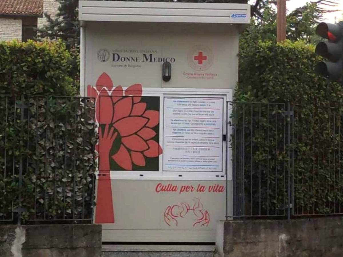 bergamo neonato lasciato nella culla per la vita la lettera della mamma ti amo tantissimo da Ilgiornale.it bergamo neonato lasciato nella culla per la vita la lettera della mamma ti amo tantissimo