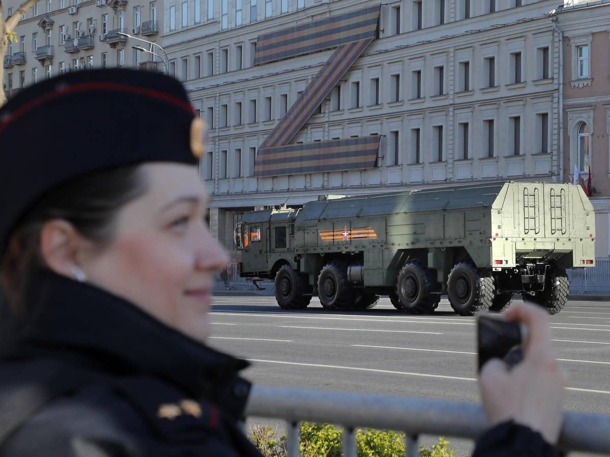 Rotte segrete e fonderie d’acciaio: così Putin aggira le sanzioni e forgia cannoni