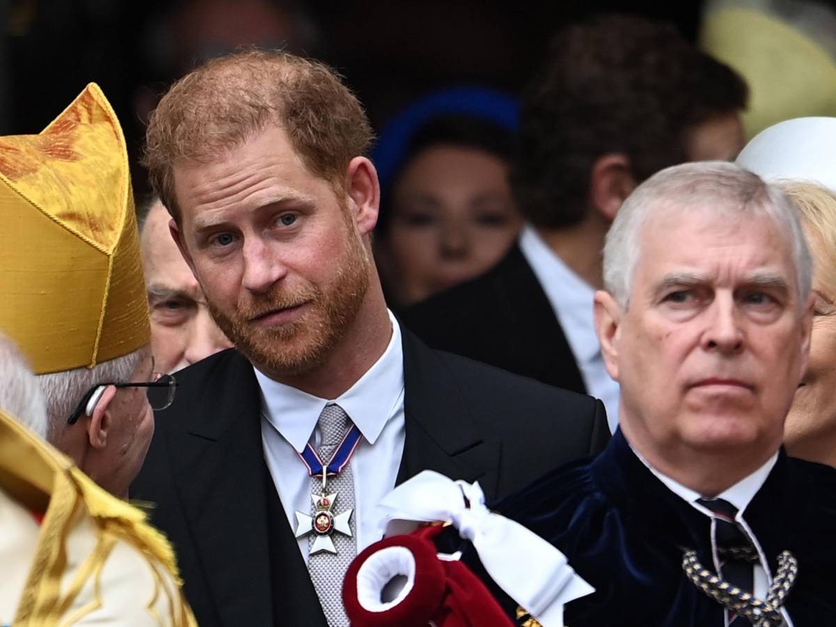 Body Language Analysis of King Charles III, Prince Harry and the Royal Family at the Coronation Ceremony