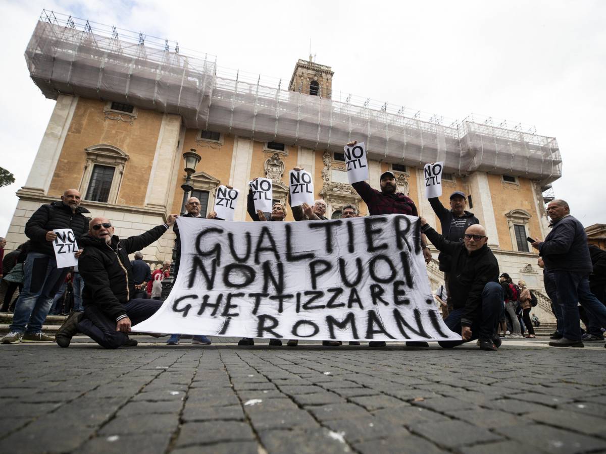 Roma, In Piazza Contro La Eco Ztl (e Gualtieri Fa Un Passo Indietro ...