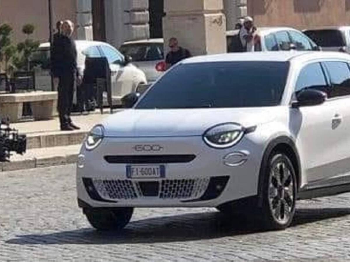 The new Fiat 600, the model was seen naked in Rome