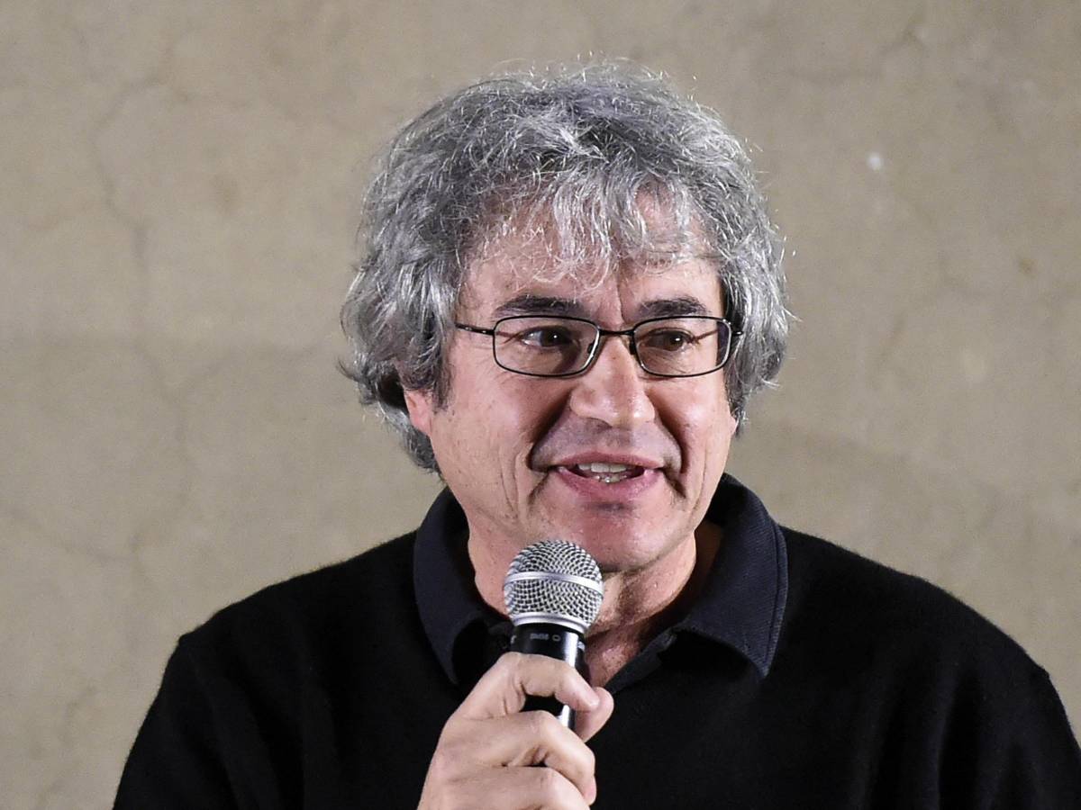 l infinitamente piccolo ci guida a capire un universo casuale e saltellante