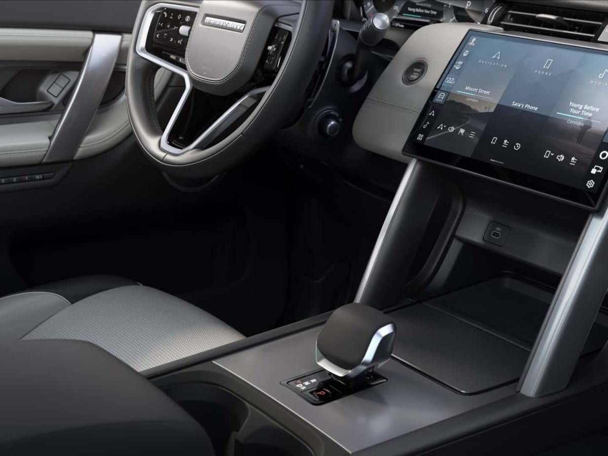 Land Rover Discovery Sport 2023 interni