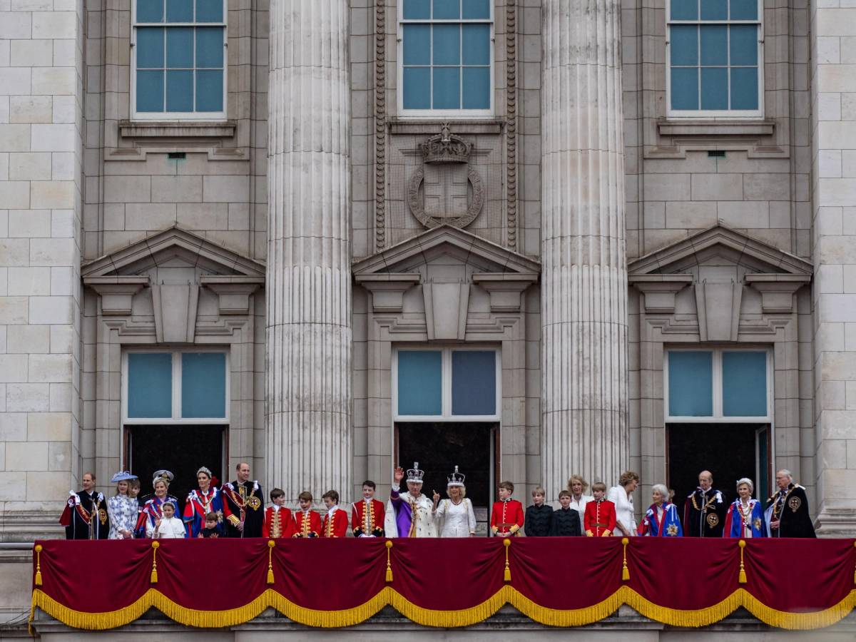 turisti topi e infiltrazioni la maledizione di buckingham palace e la scelta di re carlo da Ilgiornale.it turisti topi e infiltrazioni la maledizione di buckingham palace e la scelta di re carlo