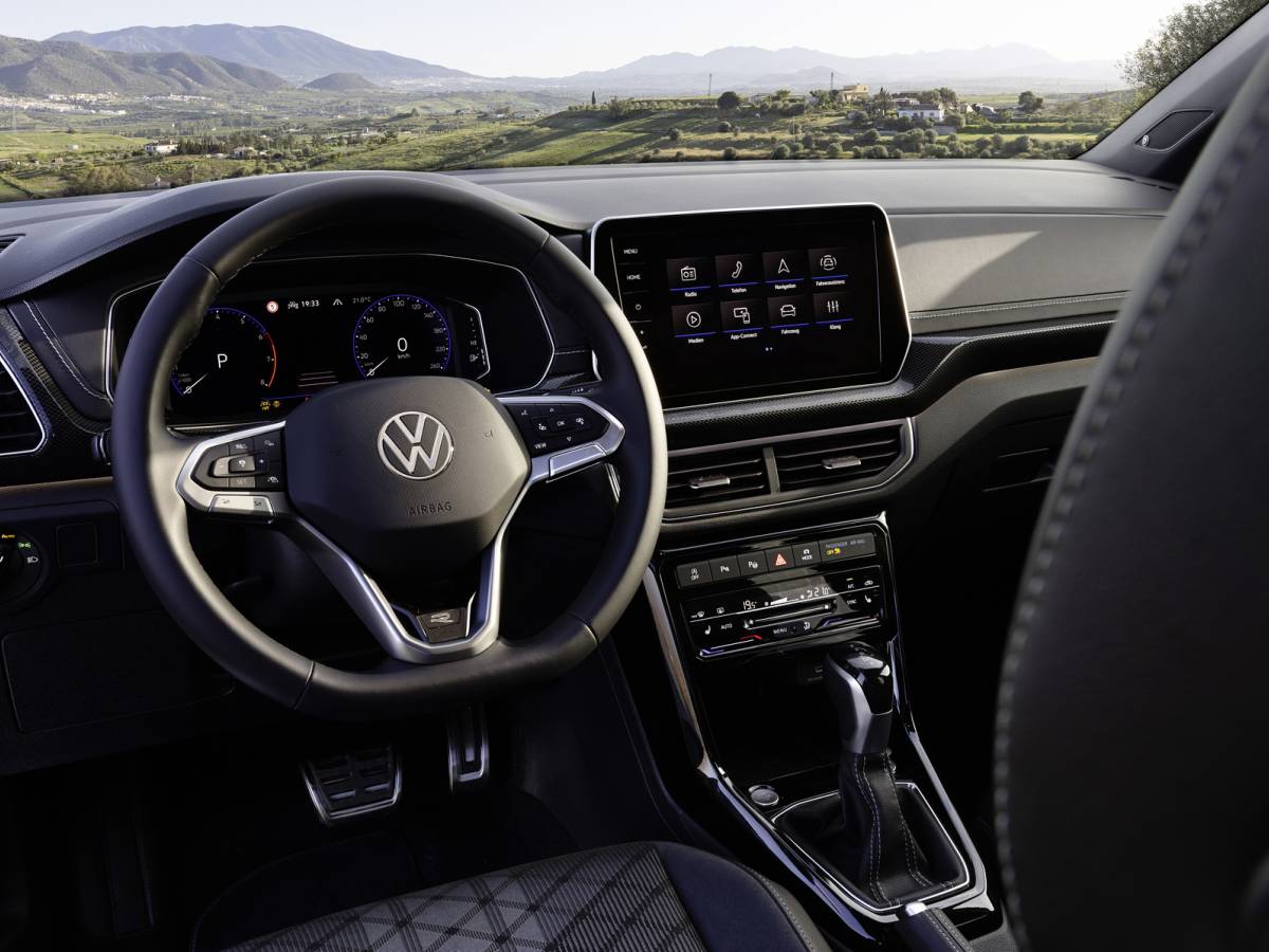 Nuova Volkswagen T-Cross 2023: le immagini del restyling 9