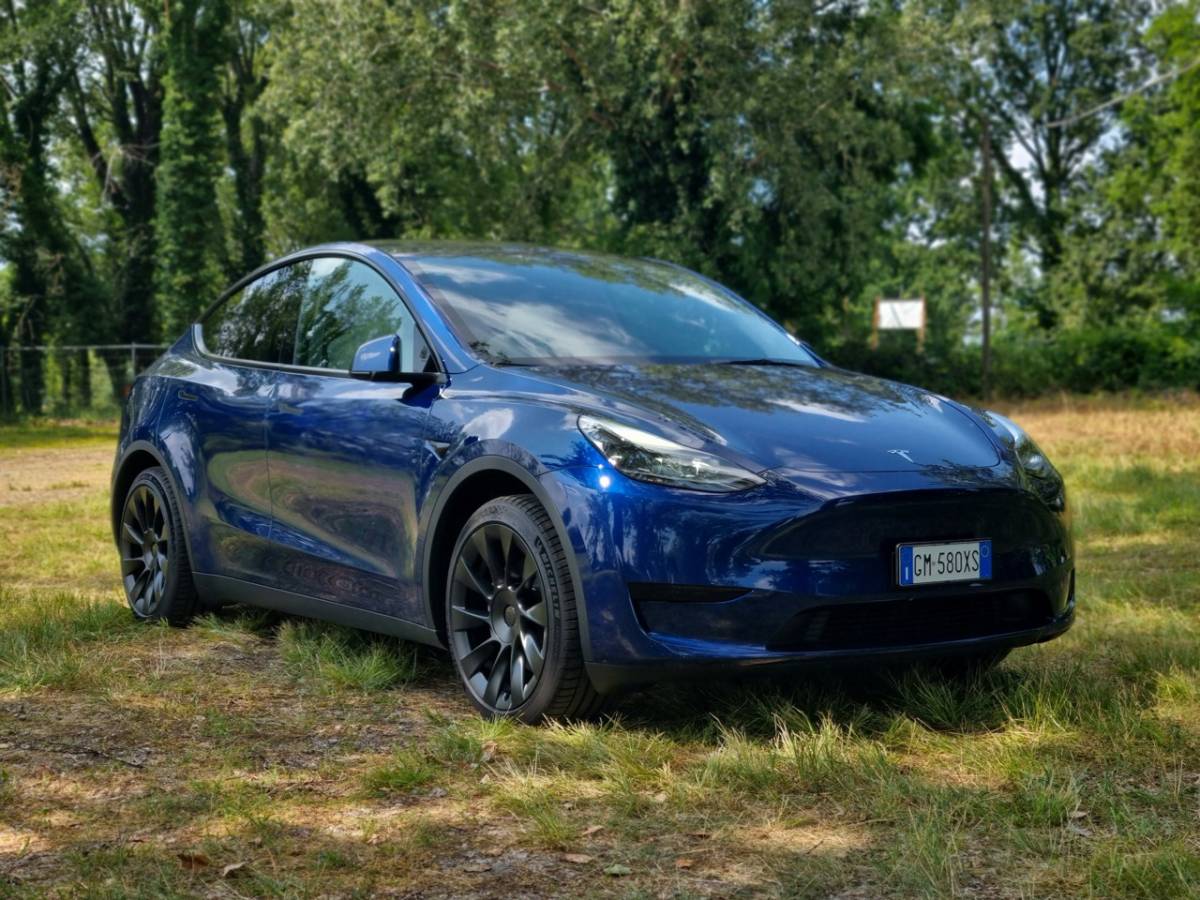 Tesla Model Y RWD 2023 foto copertina