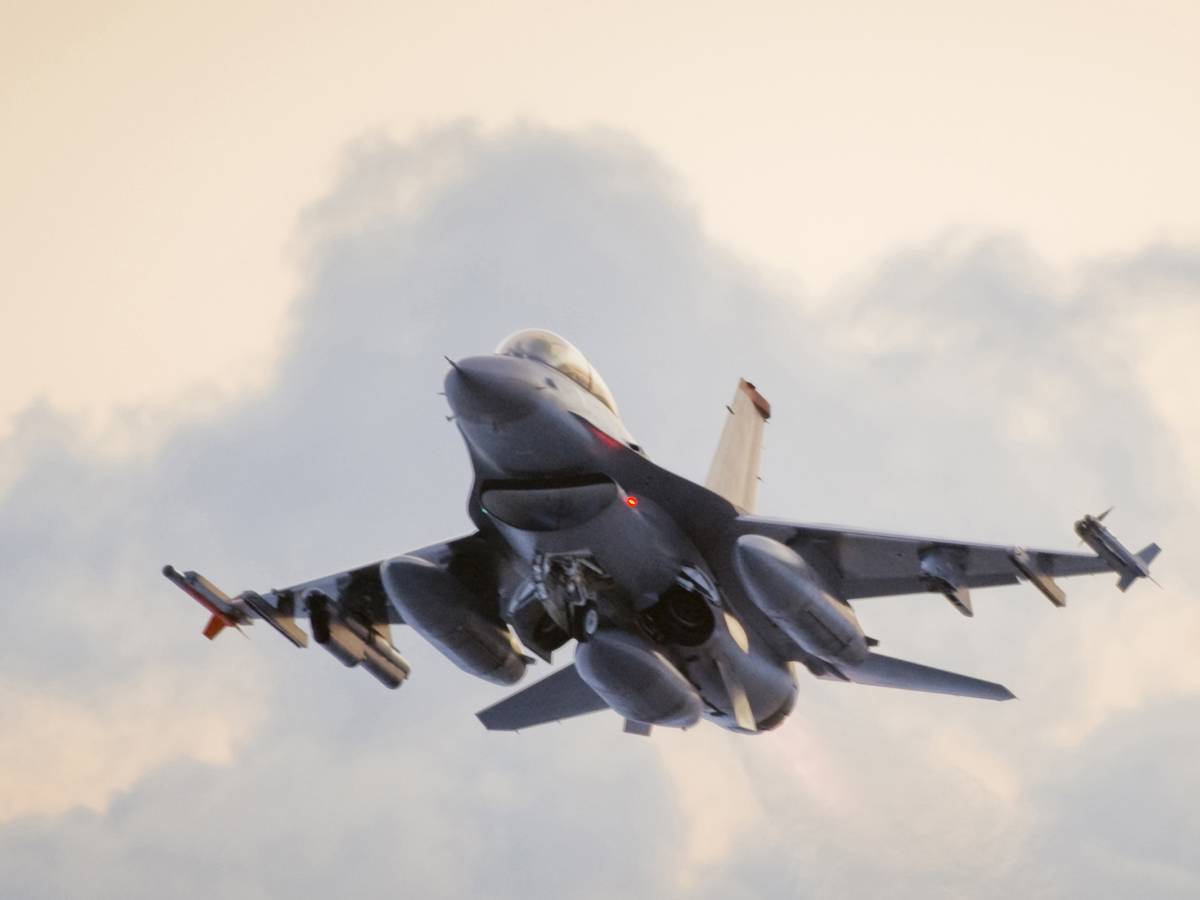 “Una coalizione per i caccia a Kiev”: gli Usa muovono sugli F-16