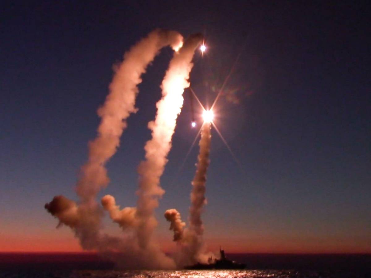 sta accumulando scorte di missili cosa c 232 dietro la strana mossa della russia