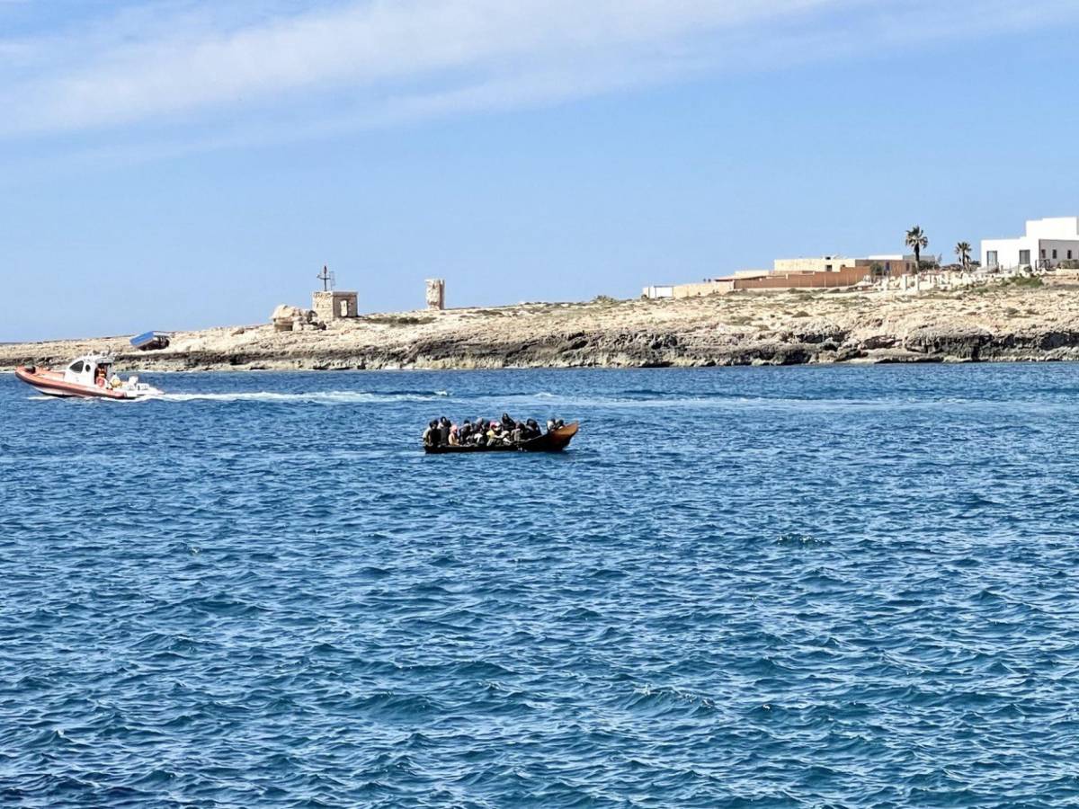 Migranti, naufragio al largo delle Tunisia. Anche neonati tra i 40 morti