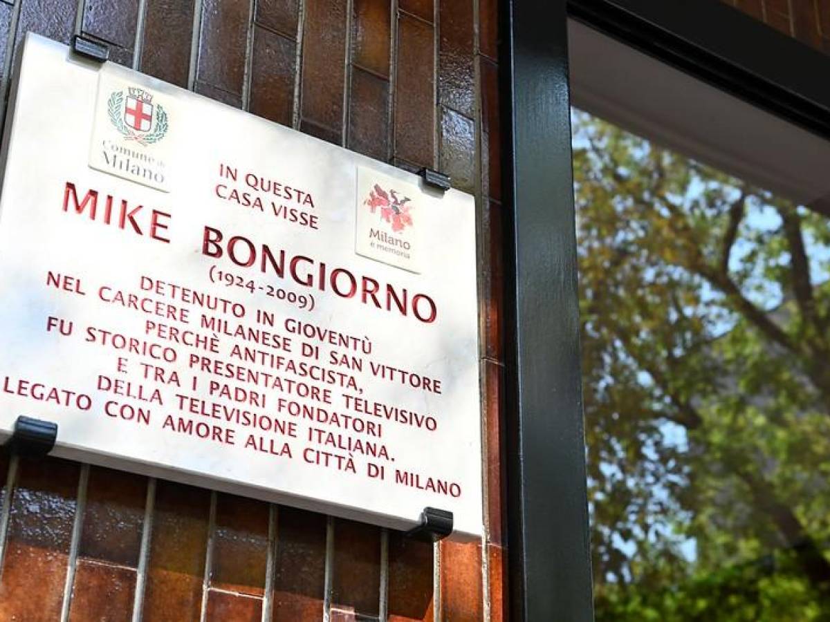 Targa dedicata a Mike Bongiorno