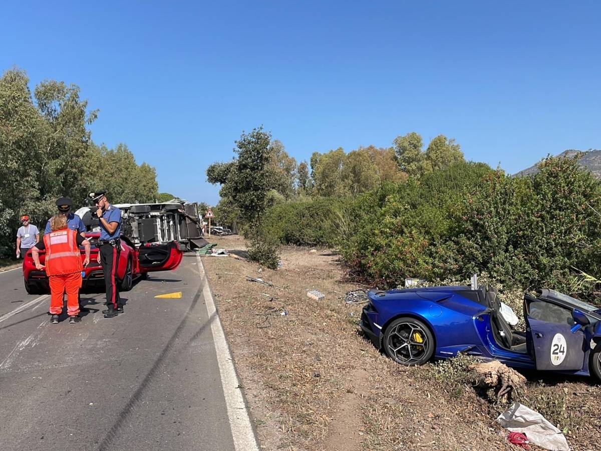 Sardegna, Ferrari si schianta contro un camper: coppia muore carbonizzata -  il Giornale