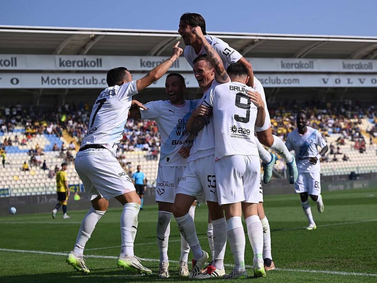 Calcio, serie B. Modena-Venezia 1-3, prima sconfitta in campionato