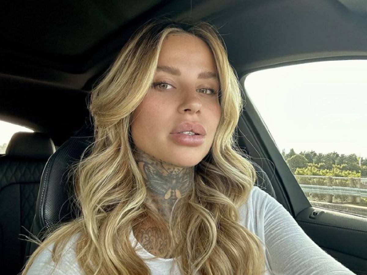 "Ti metto a farmi da lampada". La foto modificata, poi Zoe Cristofoli