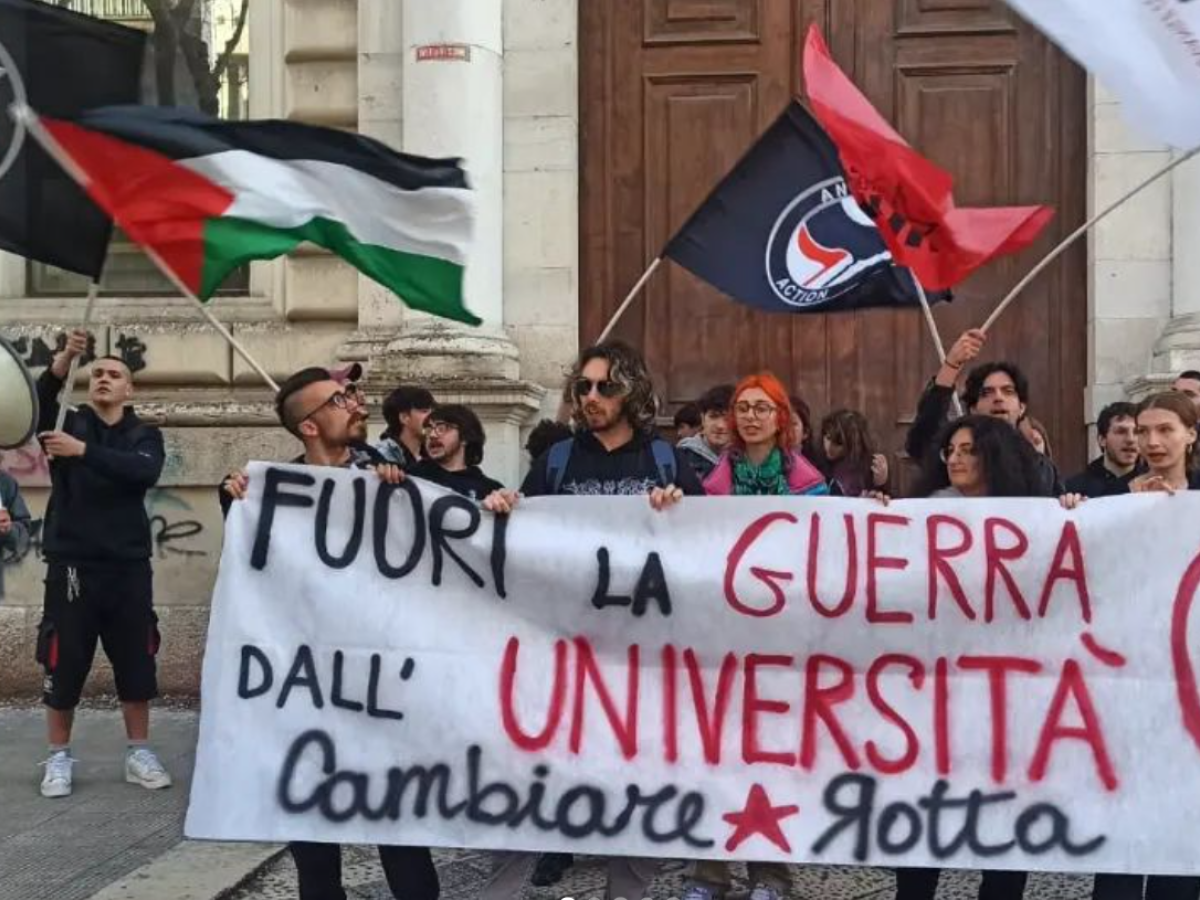 "Ci vediamo giovedì". Gli antagonisti preparano il sit in contro il Giornale e Libero "Ci vediamo giovedì". Gli antagonisti preparano il sit in contro il Giornale e Libero