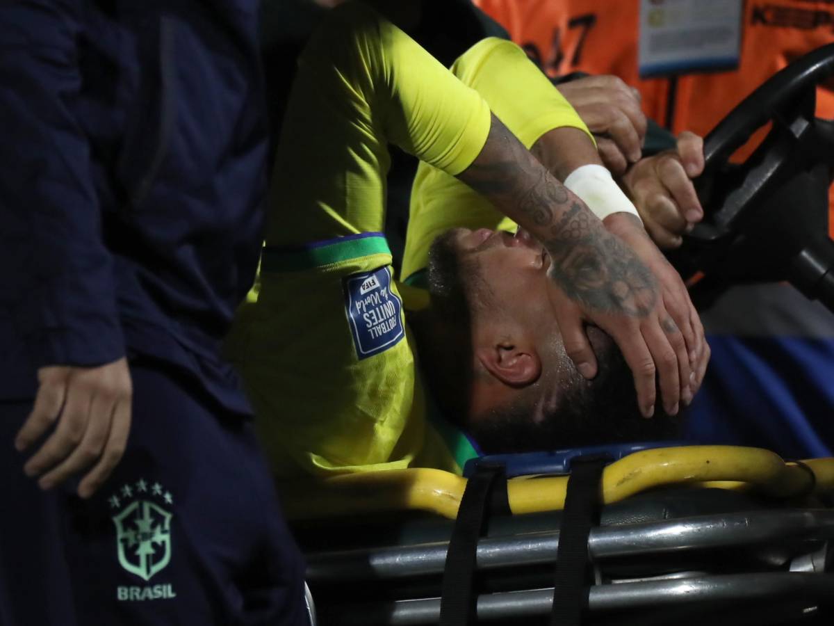 Neymar Suffers Serious Injury: Double Break in Cruciate Ligament and ...