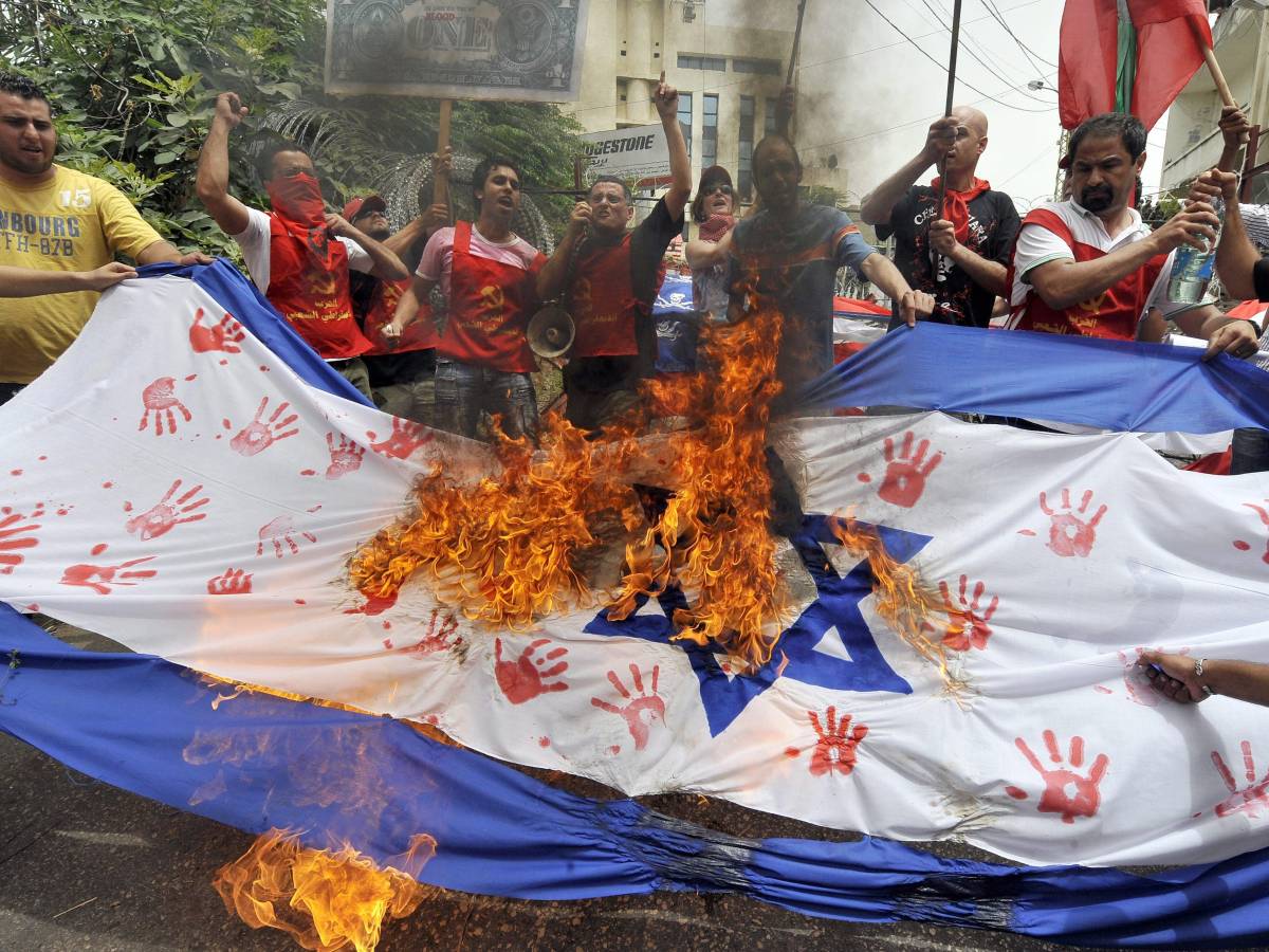 i messaggi e le chat con l ai cos236 in due finiscono indagati per antisemitismo da Ilgiornale.it i messaggi e le chat con l ai cos236 in due finiscono indagati per antisemitismo