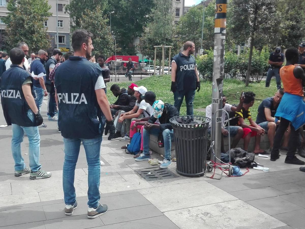 irregolare e con precedenti minaccia la direttrice di un centro per migranti straniero espulso e portato in un cpr da Ilgiornale.it irregolare e con precedenti minaccia la direttrice di un centro per migranti straniero espulso e portato in un cpr