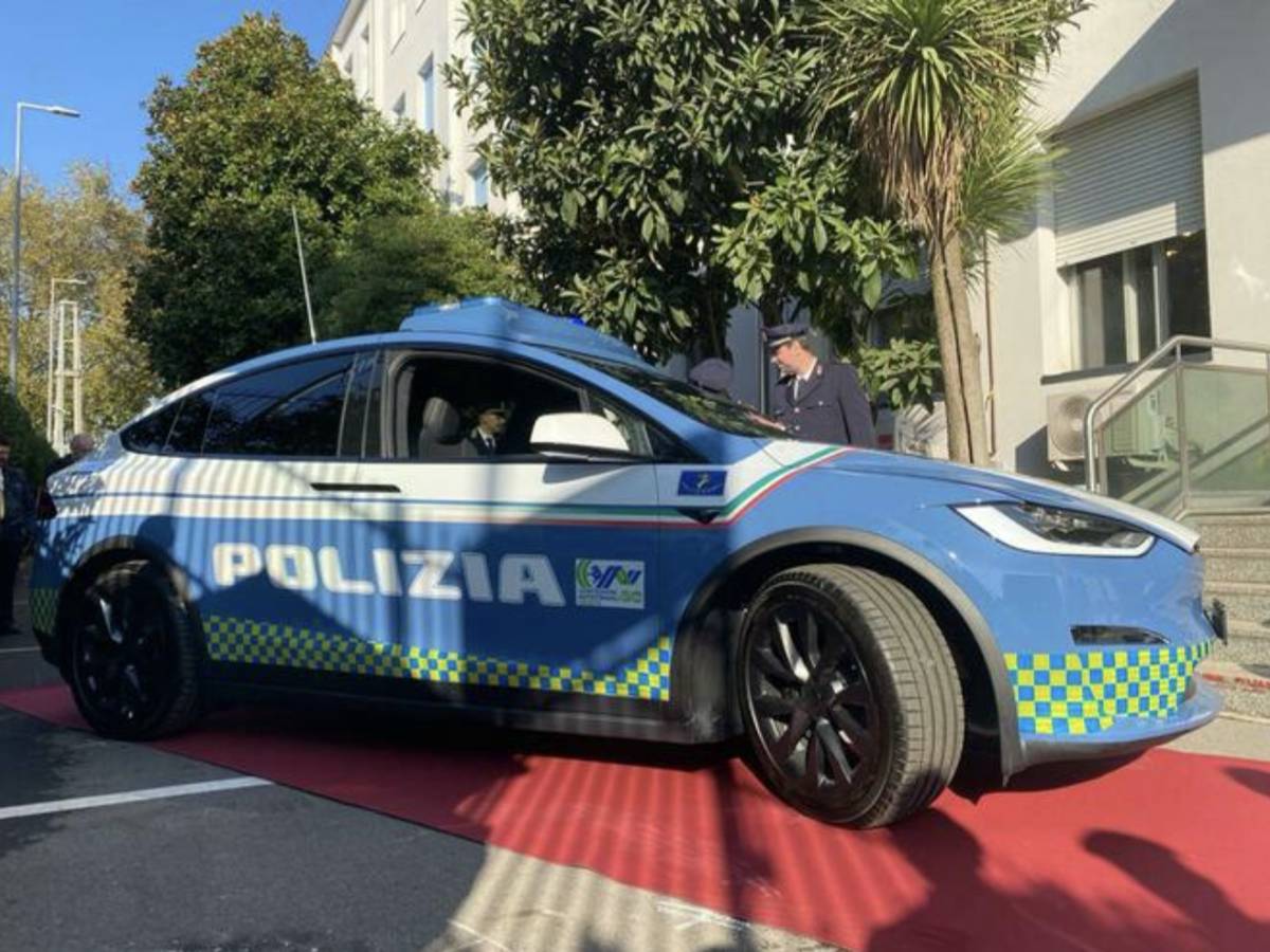 Tesla polizia stradale 1