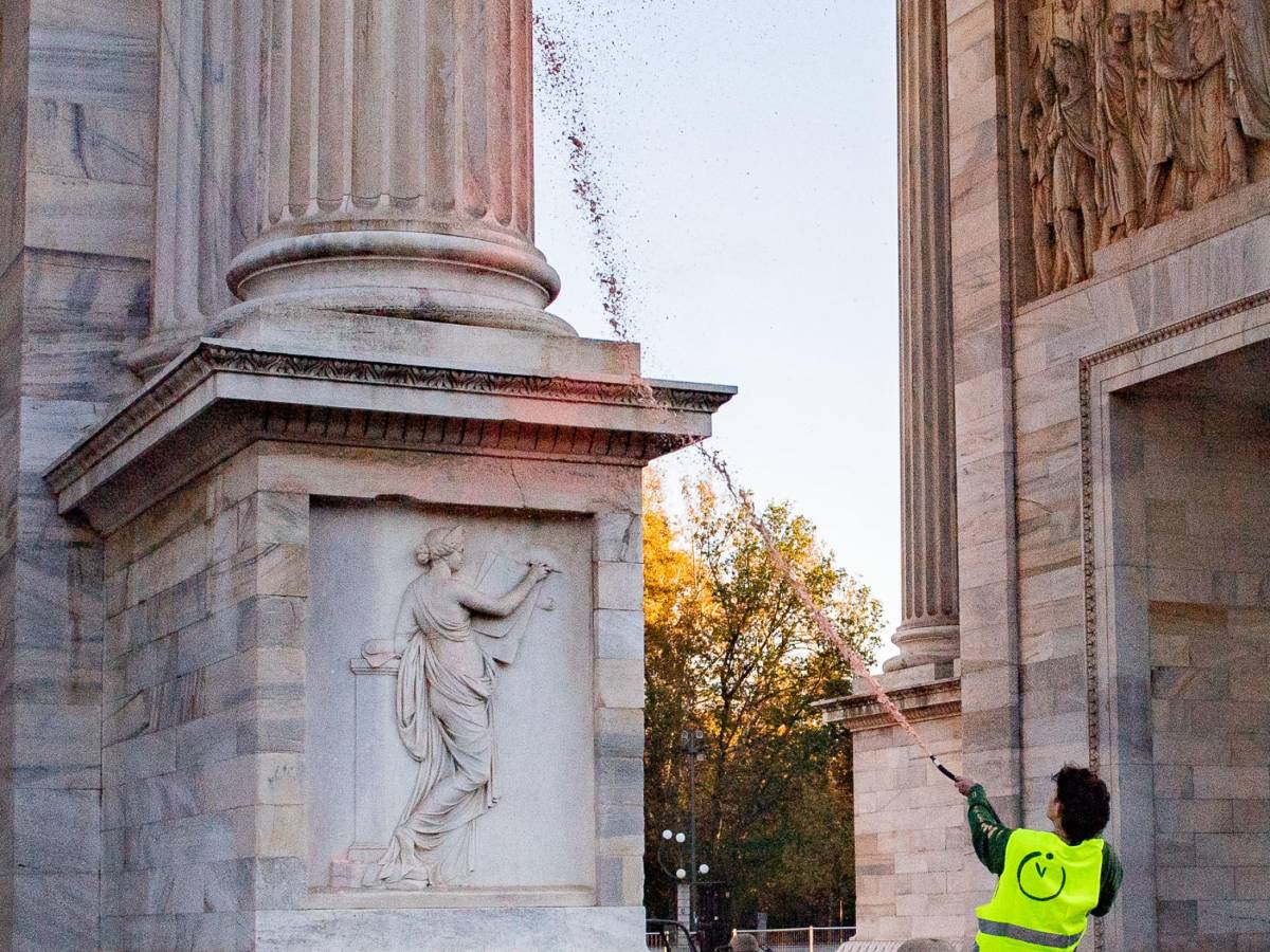 arco della pace deturpato con vernice agli ambientalisti condanna di 4 mesi da Ilgiornale.it arco della pace deturpato con vernice agli ambientalisti condanna di 4 mesi