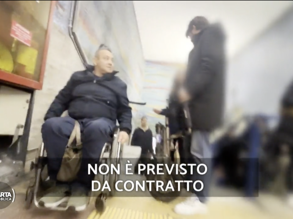  -Non-nel-contratto-operatore-non-aiuta-il-disabile-Choc-in-metro-a-Roma